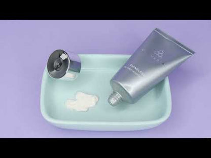 a video about shinless oil free moisturizer